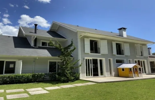 Linda Casa para Venda (Ref. 1897) em Vila Capivari - Campos do Jordão