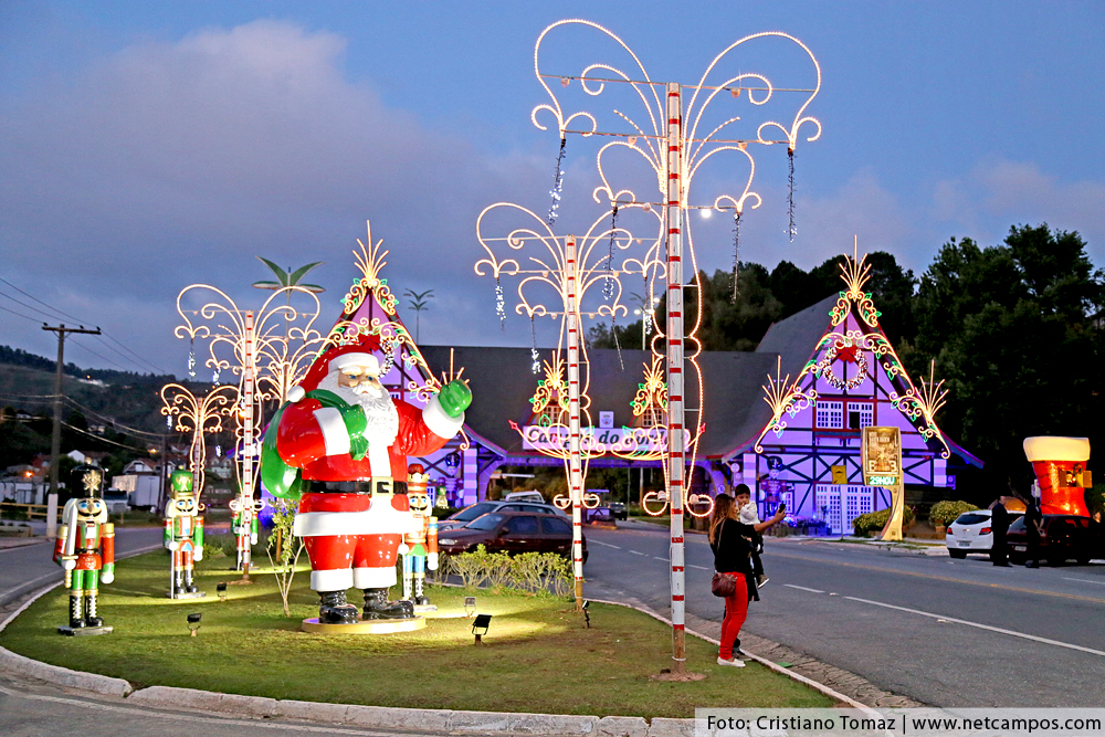 Papai Noel gigante no Portal de Campos do Jordão