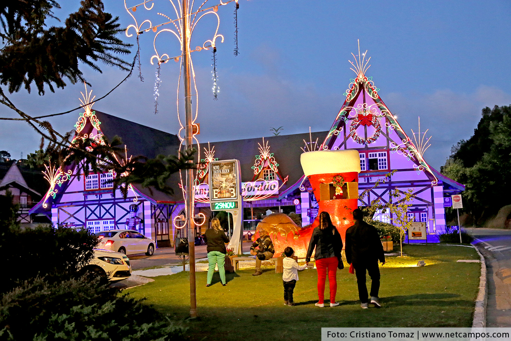 Portal de Campos do Jordão decorado para o Natal