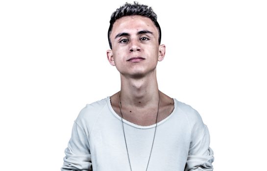 Illusionize – o garoto do chapéu.