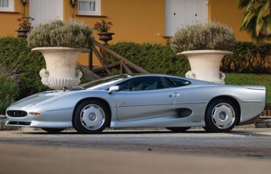 Leilão de carros raros começa em Campos do Jordão com modelos milionários e catálogo exclusivo