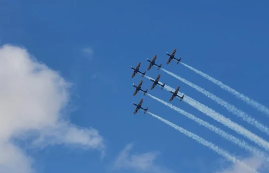 15 mil vão ao delírio com o show da Esquadrilha da Fumaça