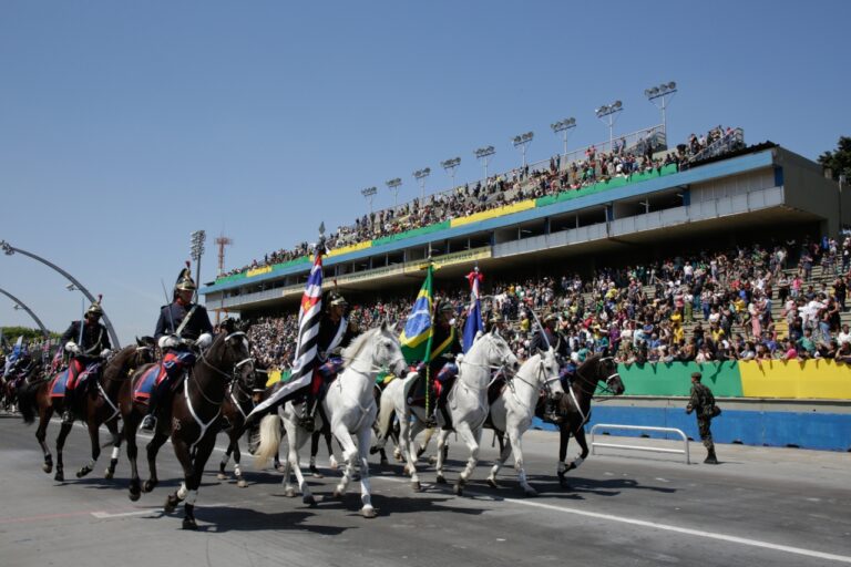 Desfile Cívico-Militar de Sete de Setembro no Sambódromo do Anhembi Celebra 202 Anos da Independência do Brasil
