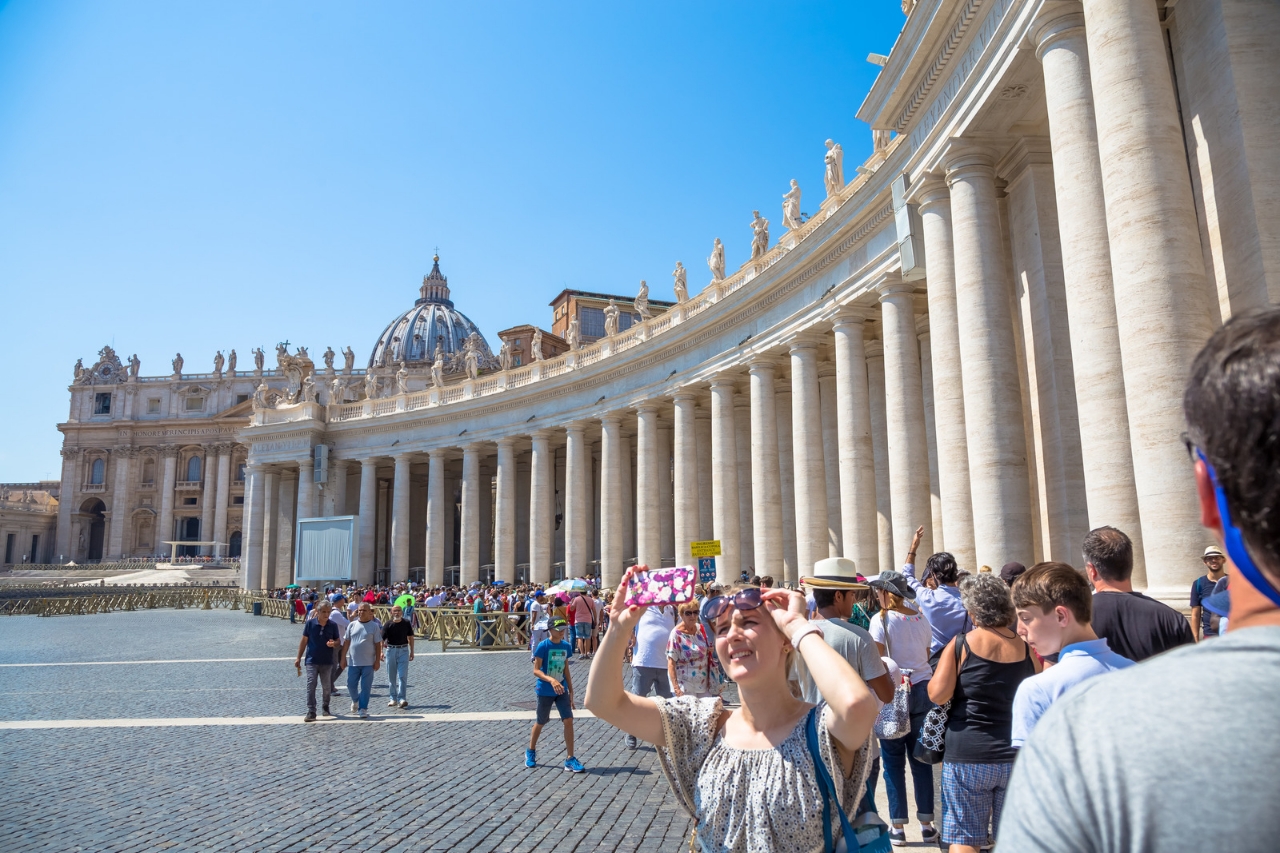 Cidades turísticas enfrentam desafios com excesso de visitantes