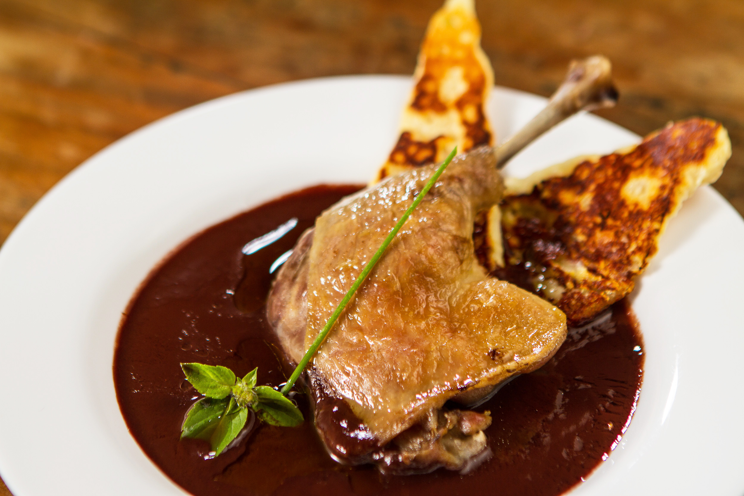 2-CantinhodaSerra-Confit-de-pato-ao-molho-chocolate