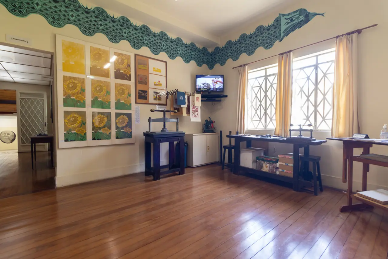 Casa da Xilogravura recebe exposição com obras de artistas chineses em Campos do Jordão