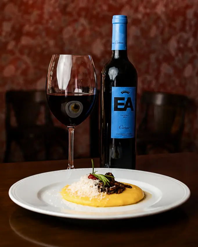 Hotel Vila Inglesa promove noite especial com vinhos da Adega Cartuxa em Campos do Jordão