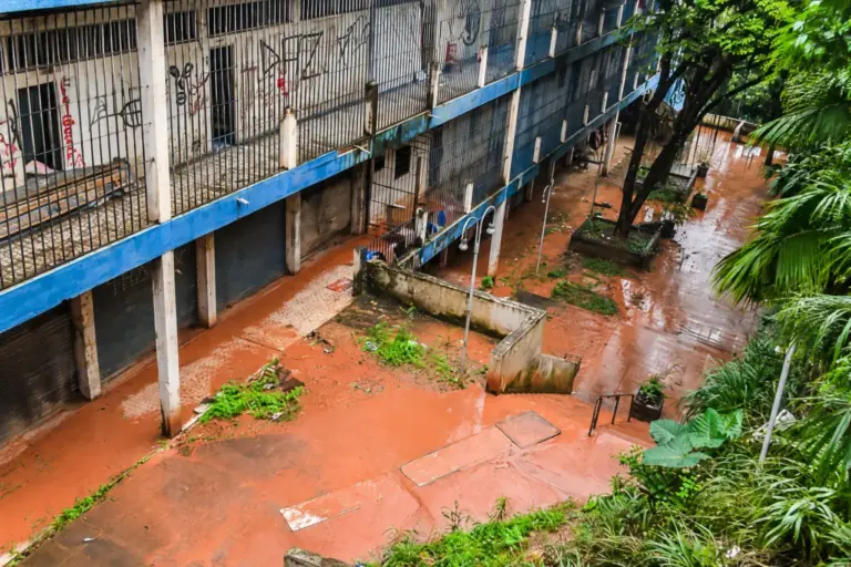 Escadaria da Fé é parcialmente interditada em Aparecida após problemas estruturais