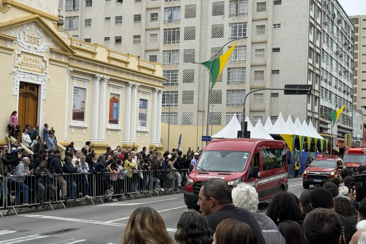 Desfile de 7 de Setembro reúne grande público no Centro de São José dos Campos