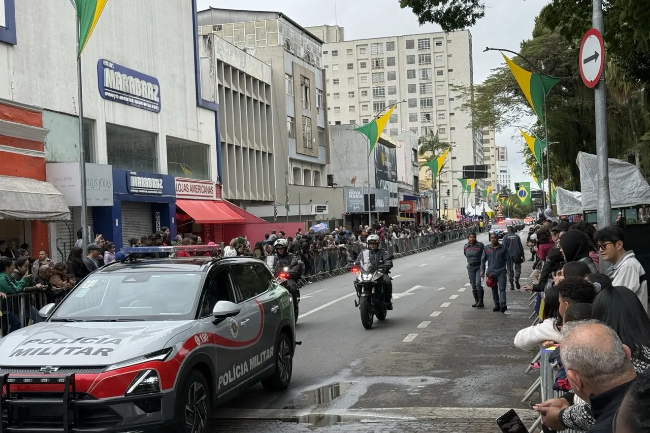 Desfile de 7 de Setembro reúne grande público no Centro de São José dos Campos