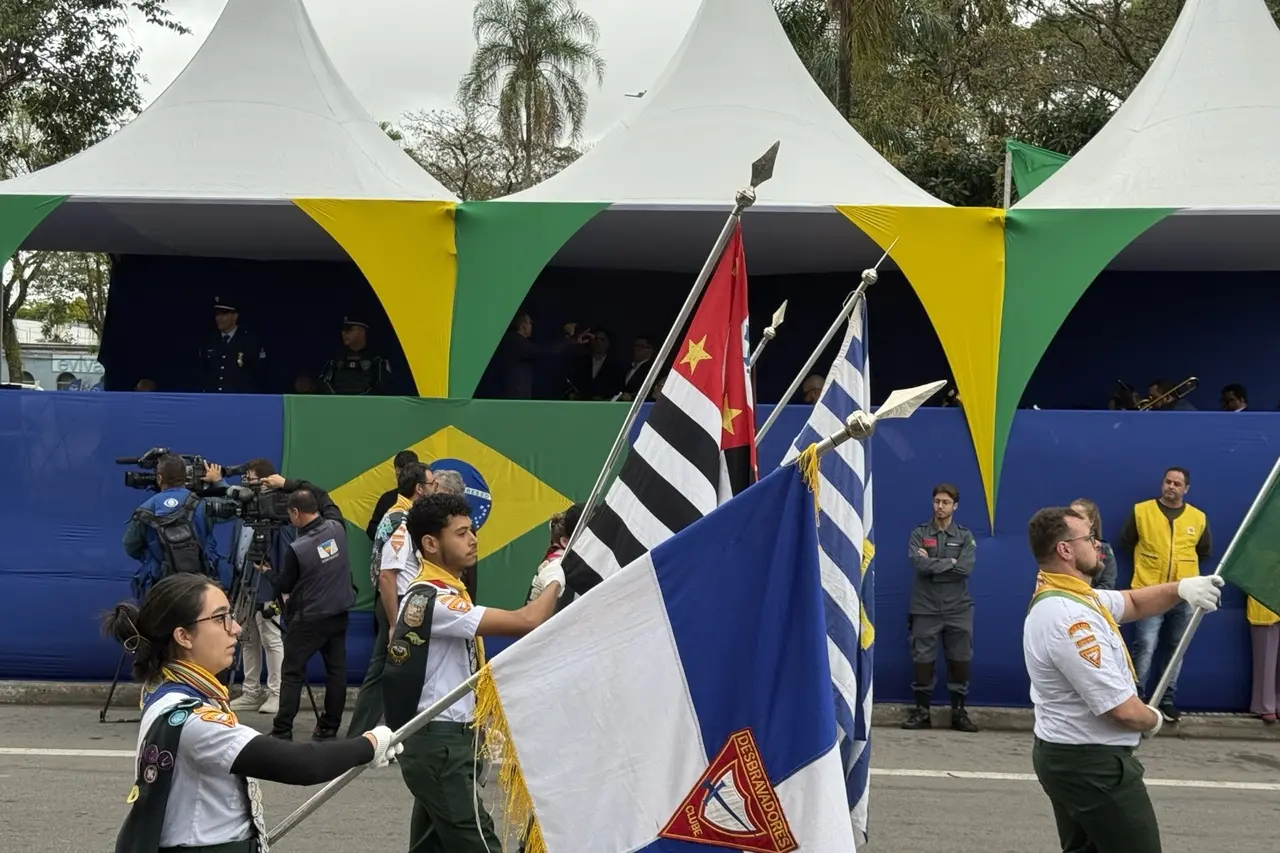 Desfile de 7 de Setembro reúne grande público no Centro de São José dos Campos