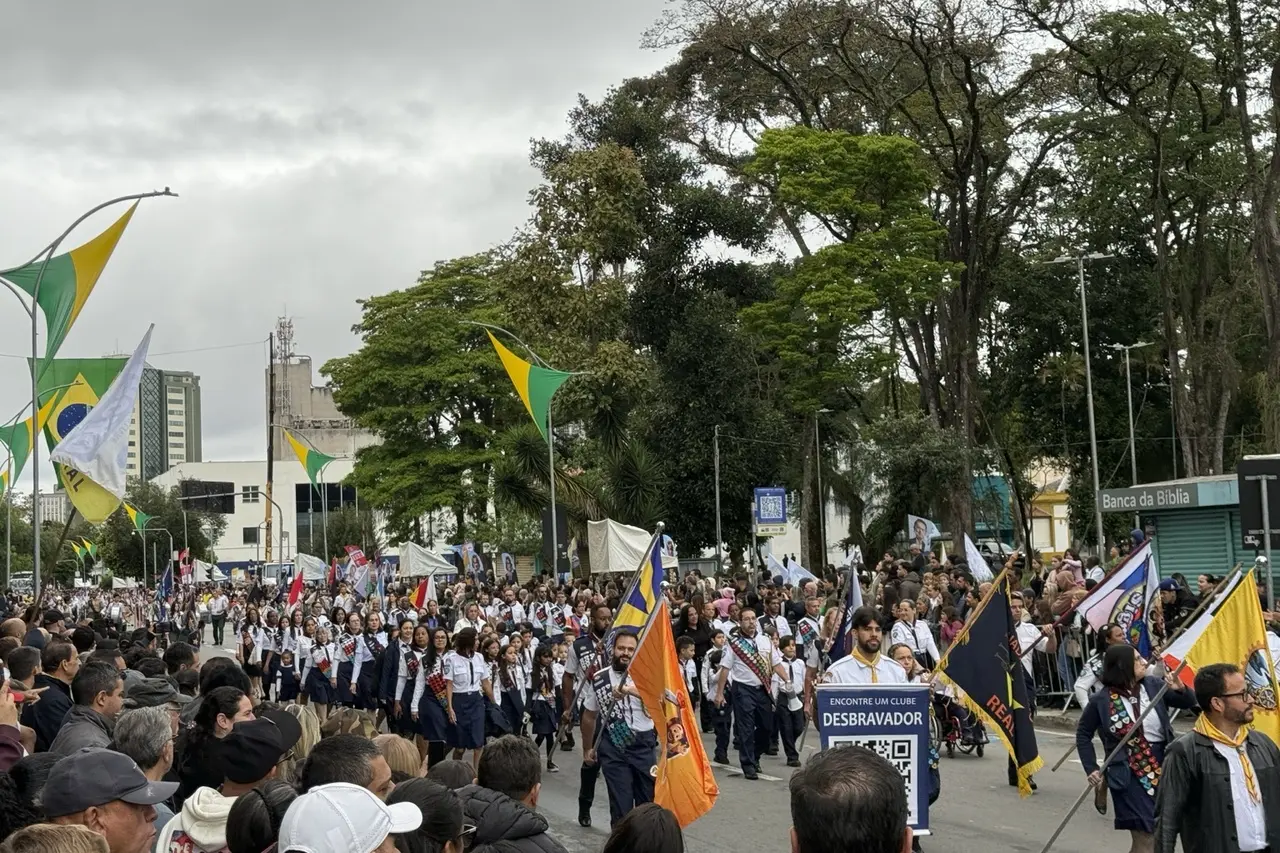 Desfile de 7 de Setembro reúne grande público no Centro de São José dos Campos
