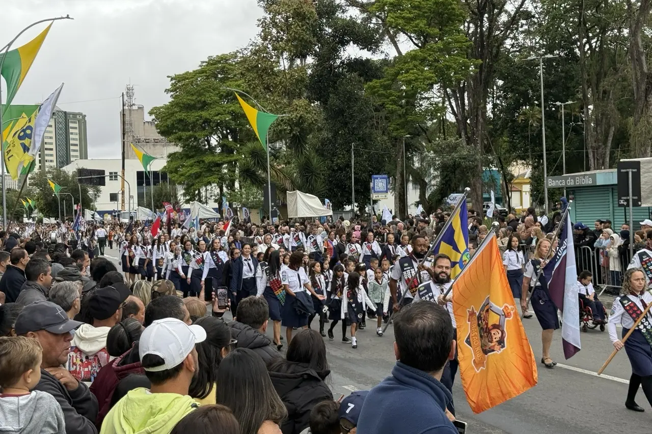 Desfile de 7 de Setembro reúne grande público no Centro de São José dos Campos