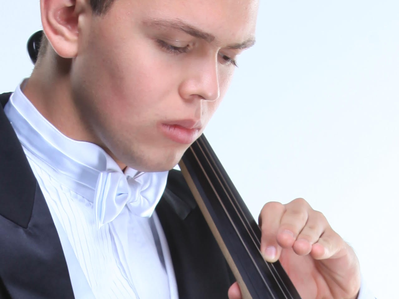 MOISÉS FERREIRA, violoncelo