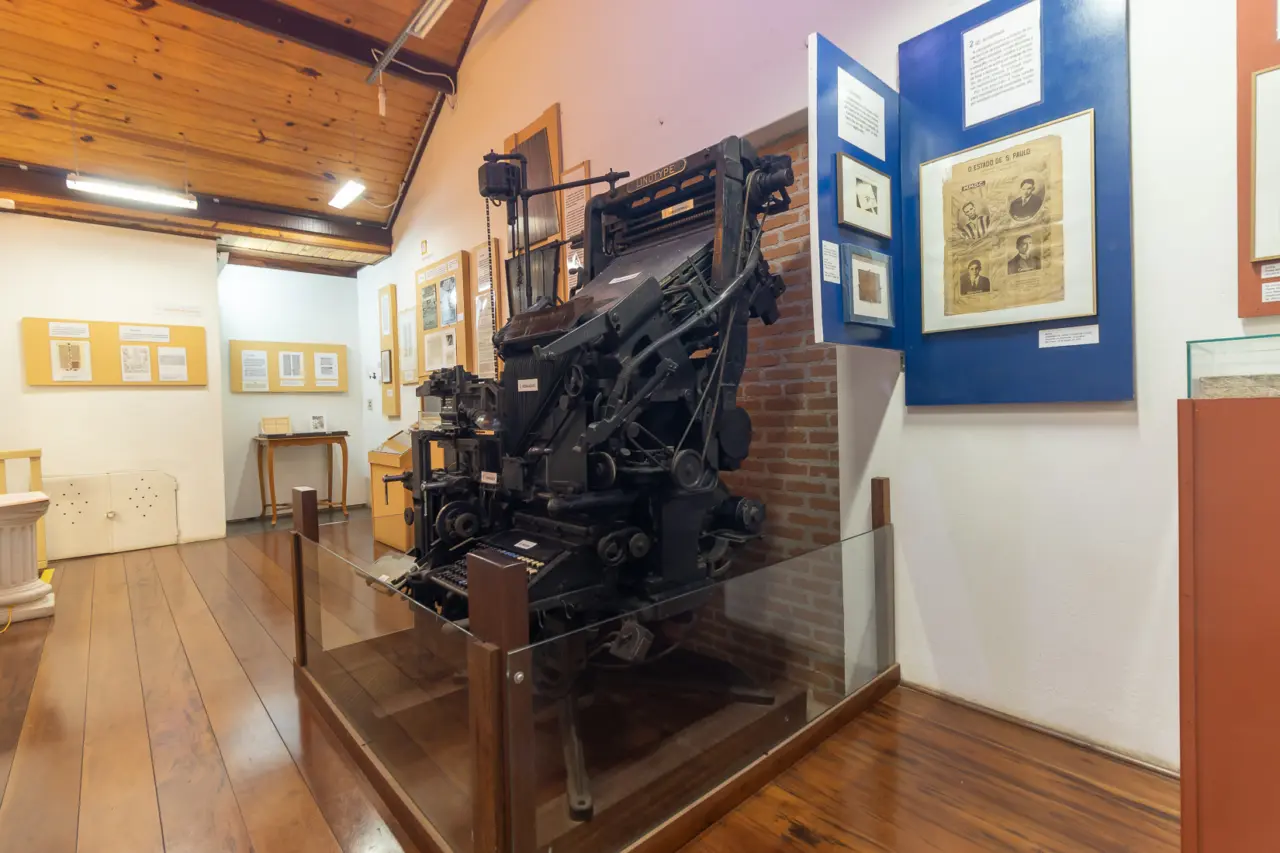 Casa da Xilogravura recebe exposição com obras de artistas chineses em Campos do Jordão