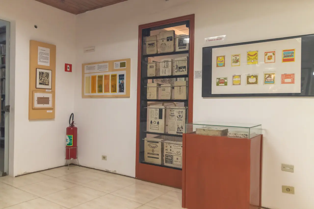 Casa da Xilogravura recebe exposição com obras de artistas chineses em Campos do Jordão