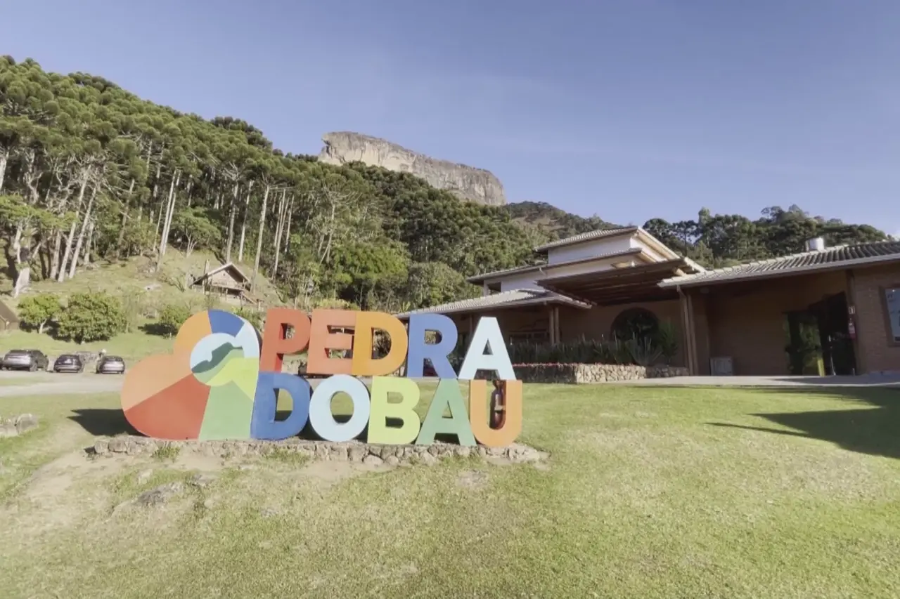 Pedra do Baú, principal atração turística de São Bento do Sapucaí