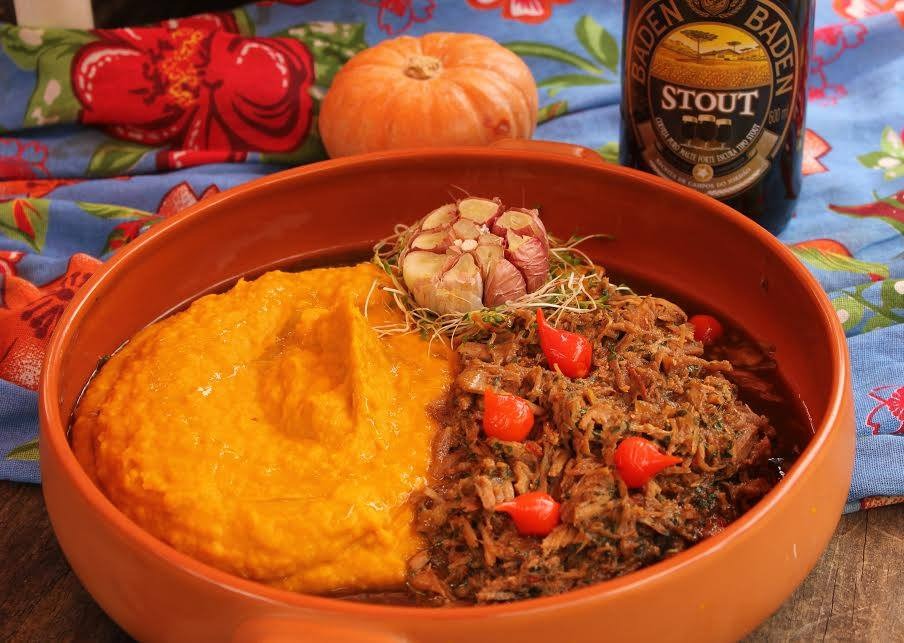 Pernil-com-pinhao-e-pure-de-abobora-cabotia-foto-Henrique-Rodrigues