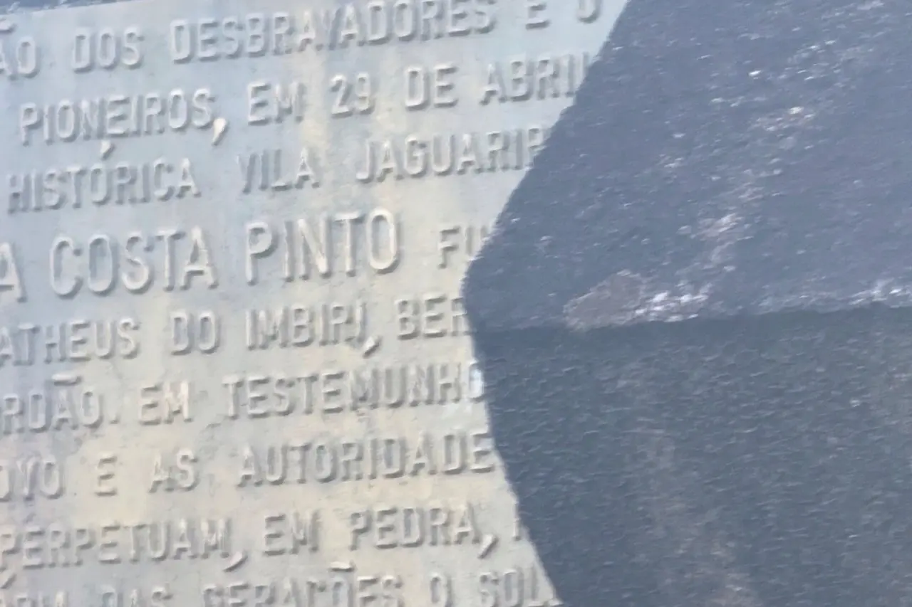 Campos do Jordão amanhece com frio intenso, geada e céu azul nesta terça-feira (14)