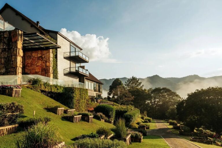 Guia Michelin 2025 premia 20 hotéis brasileiros com chaves de excelência; Botanique Hotel &amp; Spa representa Campos do Jordão