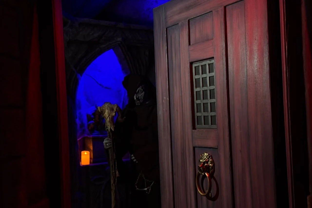 Castelo do Terror leva personagens ao Capivari no Halloween em Campos do Jordão