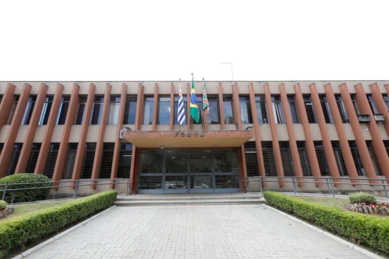 Justiça obriga Prefeitura de Campos do Jordão a retirar placas irregulares em cumprimento à Lei Cidade Limpa