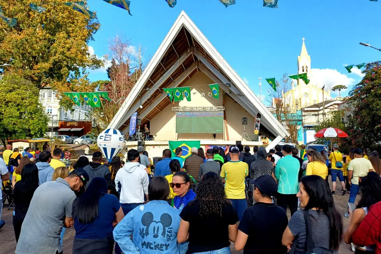 Copa na Praça reúne a torcida pelo Brasil rumo ao hexa