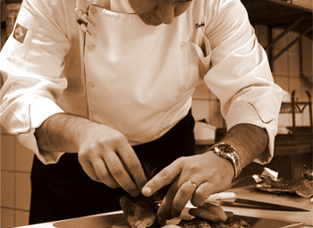 Inscrições abertas para cursos gratuitos  de Cozinheiro e Garçom no Senac