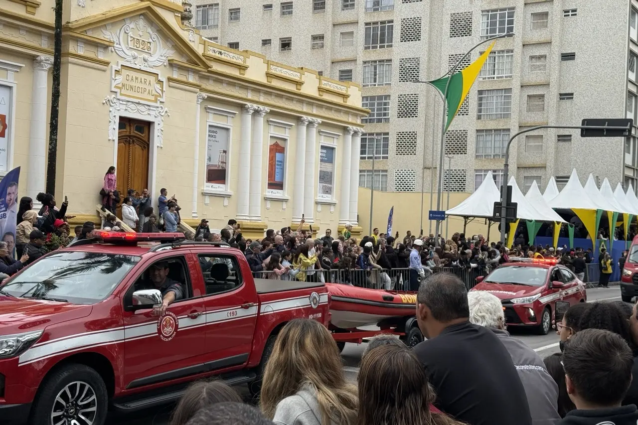Desfile de 7 de Setembro reúne grande público no Centro de São José dos Campos