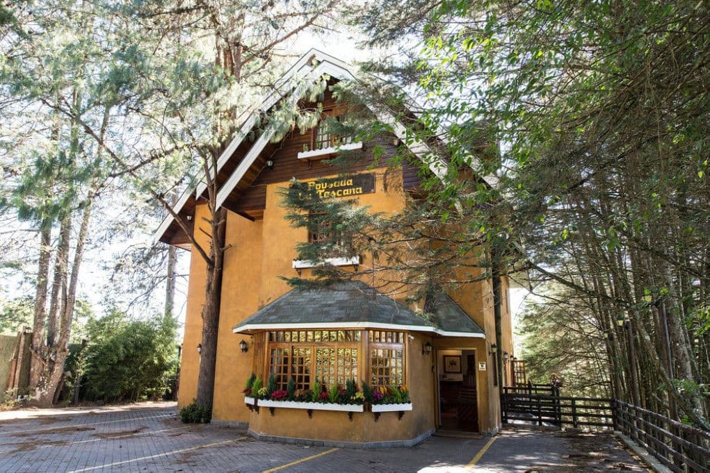 fachada-Pousada-La-Toscana-Campos-do-Jordao-0001