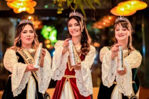 Realeza da Oktoberfest visita o Parque Bambuí neste domingo e dá início às celebrações em Campos do Jordão