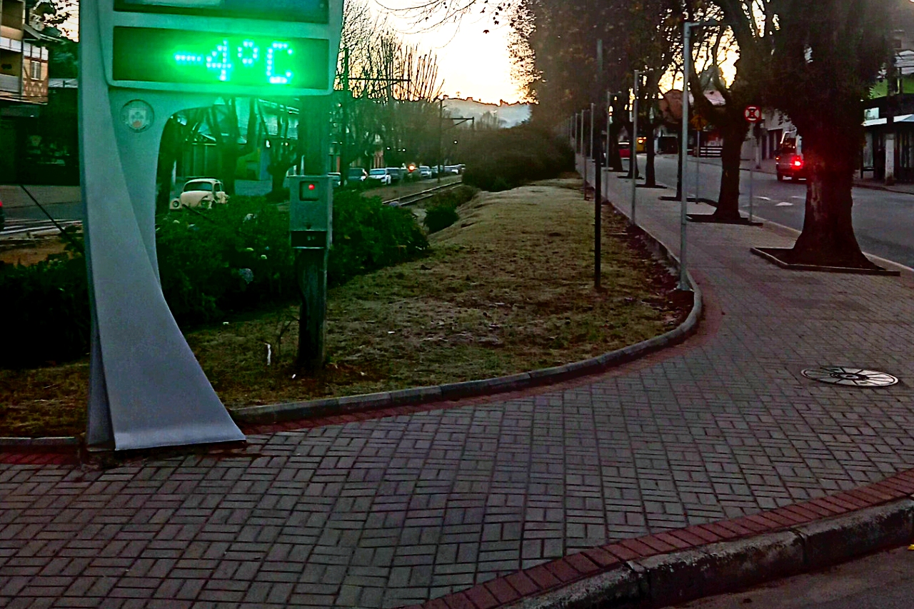 Com Geada Campos do Jordão registra -4°C na manhã deste sábado (21)