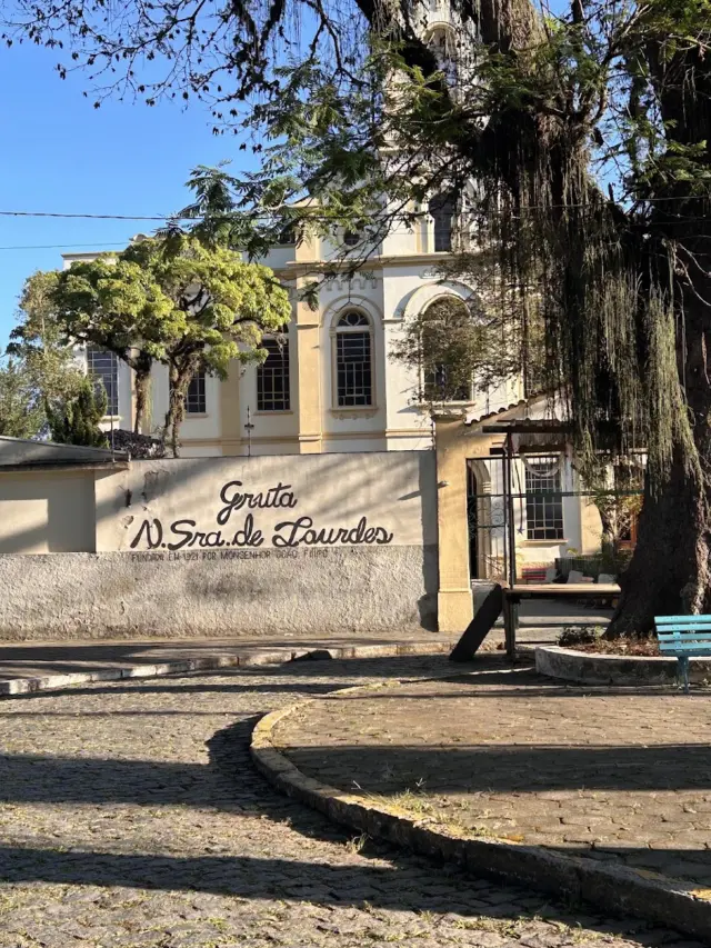 Gruta de Nossa Senhora de Lourdes