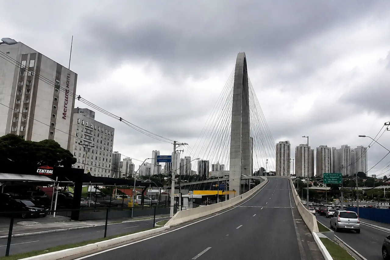 Ponte Estaiada terá interdições em horários alternados até 29 de julho em São José dos Campos