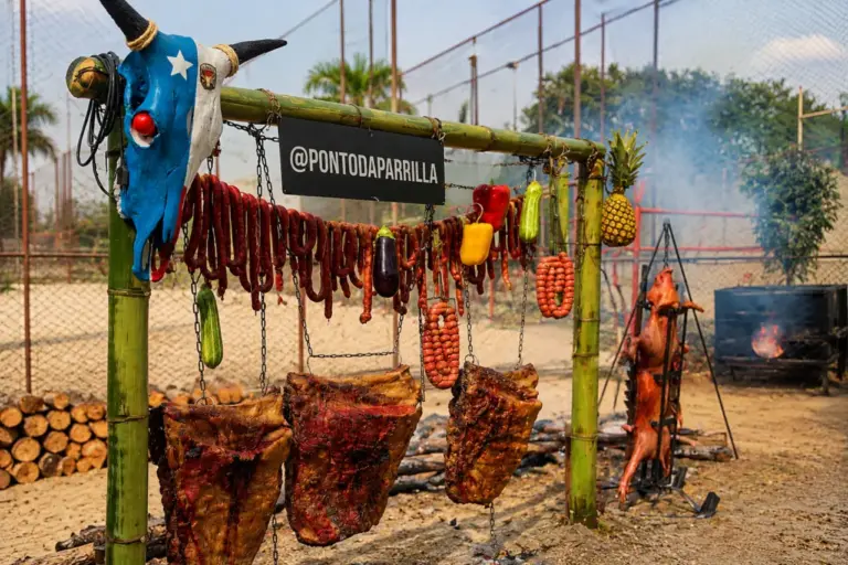 Ponto da Parrilla celebra dois anos com festival de churrasco, open bar e shows ao vivo