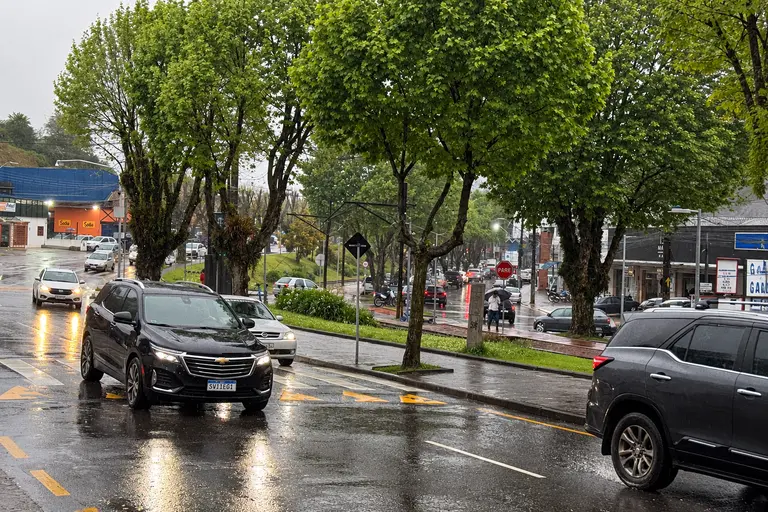 Campos do Jordão entra em alerta para tempestades e ventos fortes