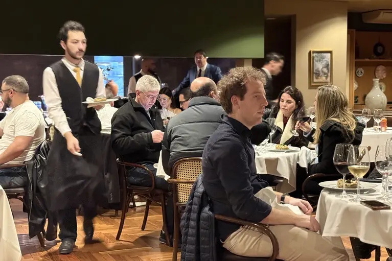 Jantar harmonizado no Hotel Vila Inglesa vira uma aula sobre vinhos portugueses em Campos do Jordão