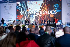 Primeiro dia de palestras do Conexidades em Campos do Jordão debate inclusão, inovação, clima, reforma tributária e protagonismo feminino