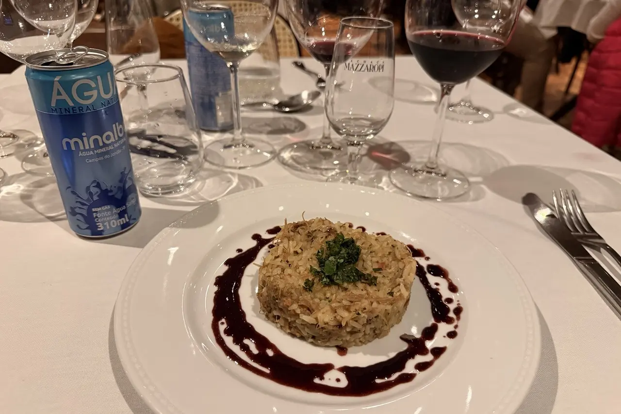 Jantar harmonizado no Hotel Vila Inglesa vira uma aula sobre vinhos portugueses em Campos do Jordão