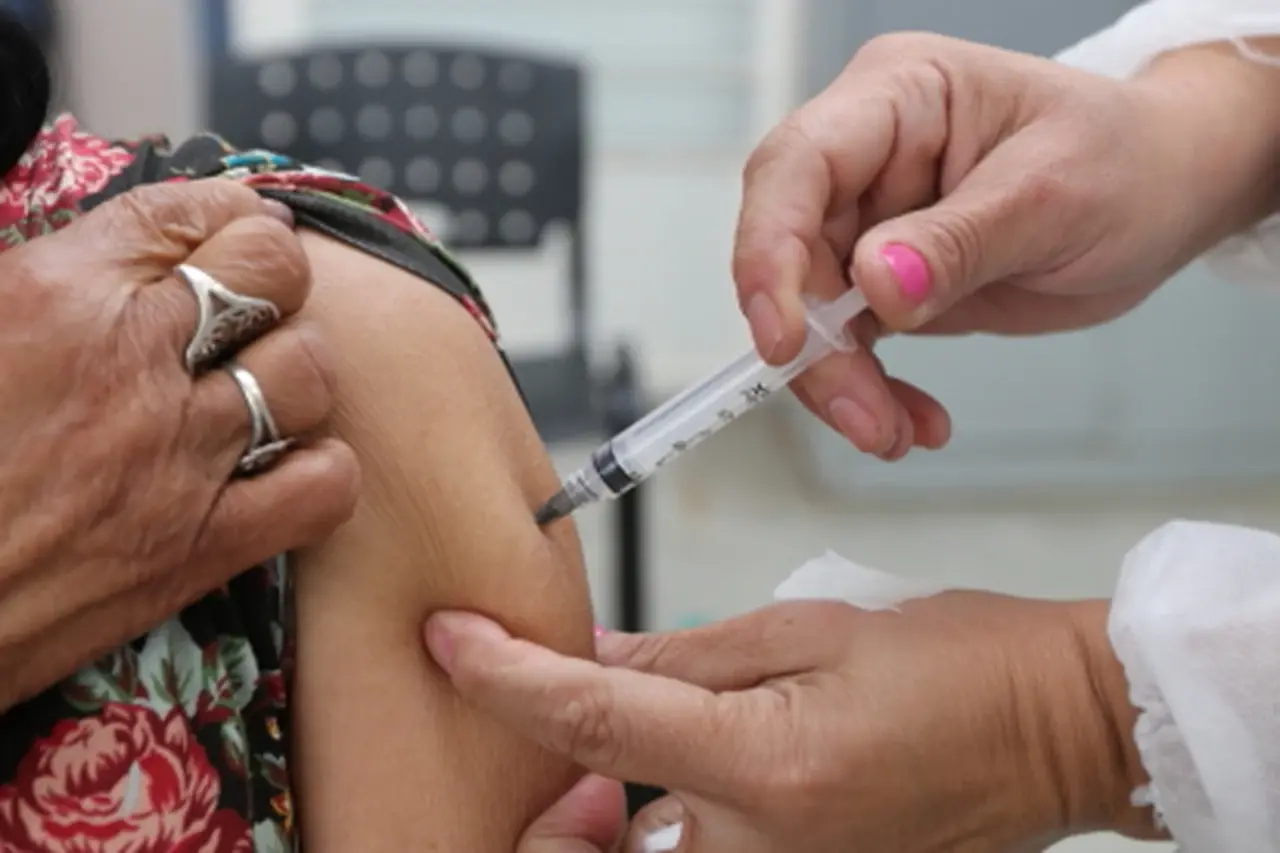 Jacareí amplia vacina Pneumo 20 para idosos de 85 anos ou mais