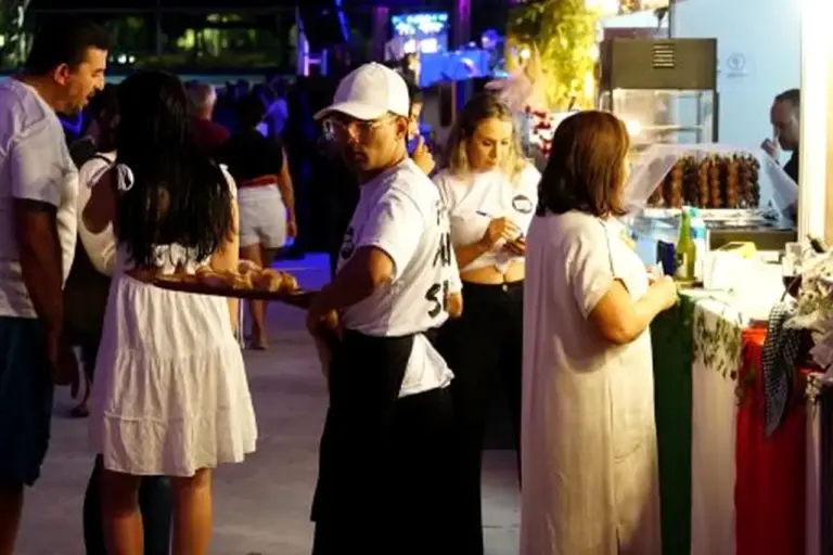 Festival Jazz & Vinhos leva shows, gastronomia e clima de inverno para Caraguatatuba