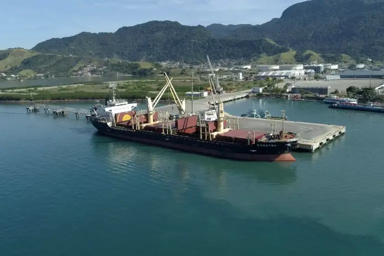 Porto de São Sebastião reduz tarifas em 35% e mira novas cargas no Litoral Norte