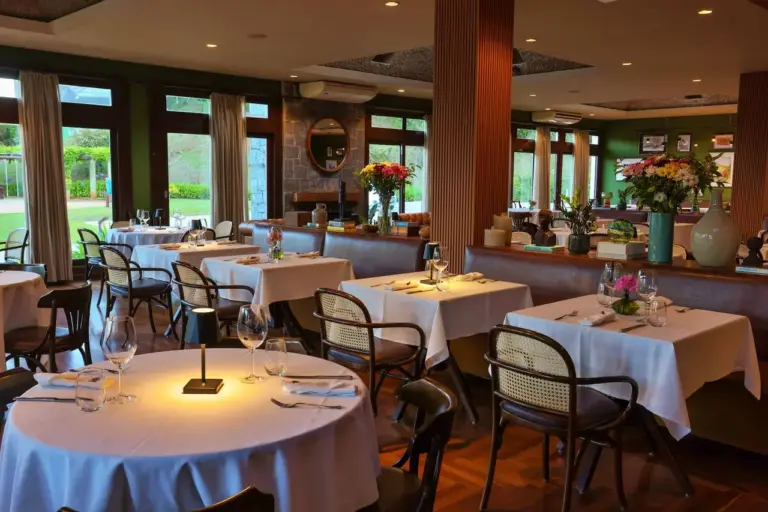 Onde Comer em Campos do Jordão: Os Melhores Restaurantes da Serra da Mantiqueira