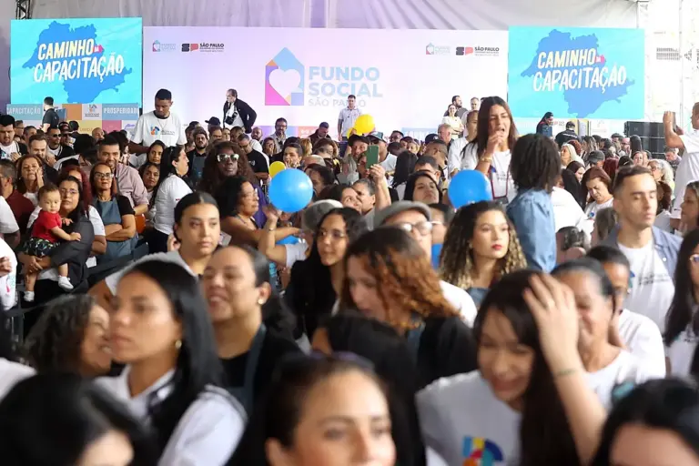 Fundo Social de SP forma 1,4 mil alunos e leva feira com mais de 6,6 mil vagas à Zona Leste