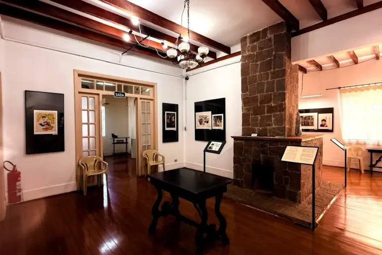 Casa da Xilogravura recebe exposição com obras de artistas chineses em Campos do Jordão