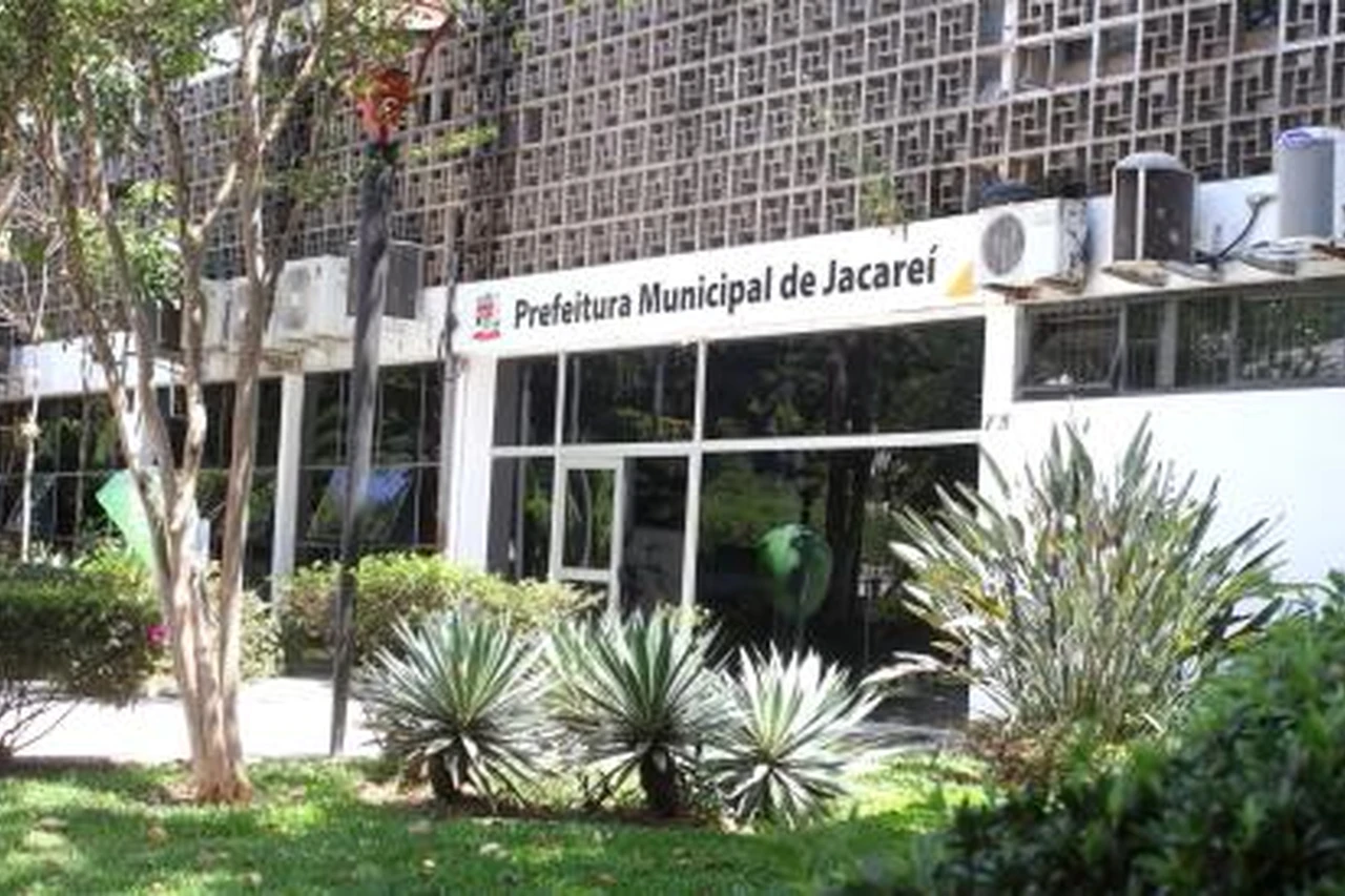Fachada do prédio da Prefeitura de Jacareí.
