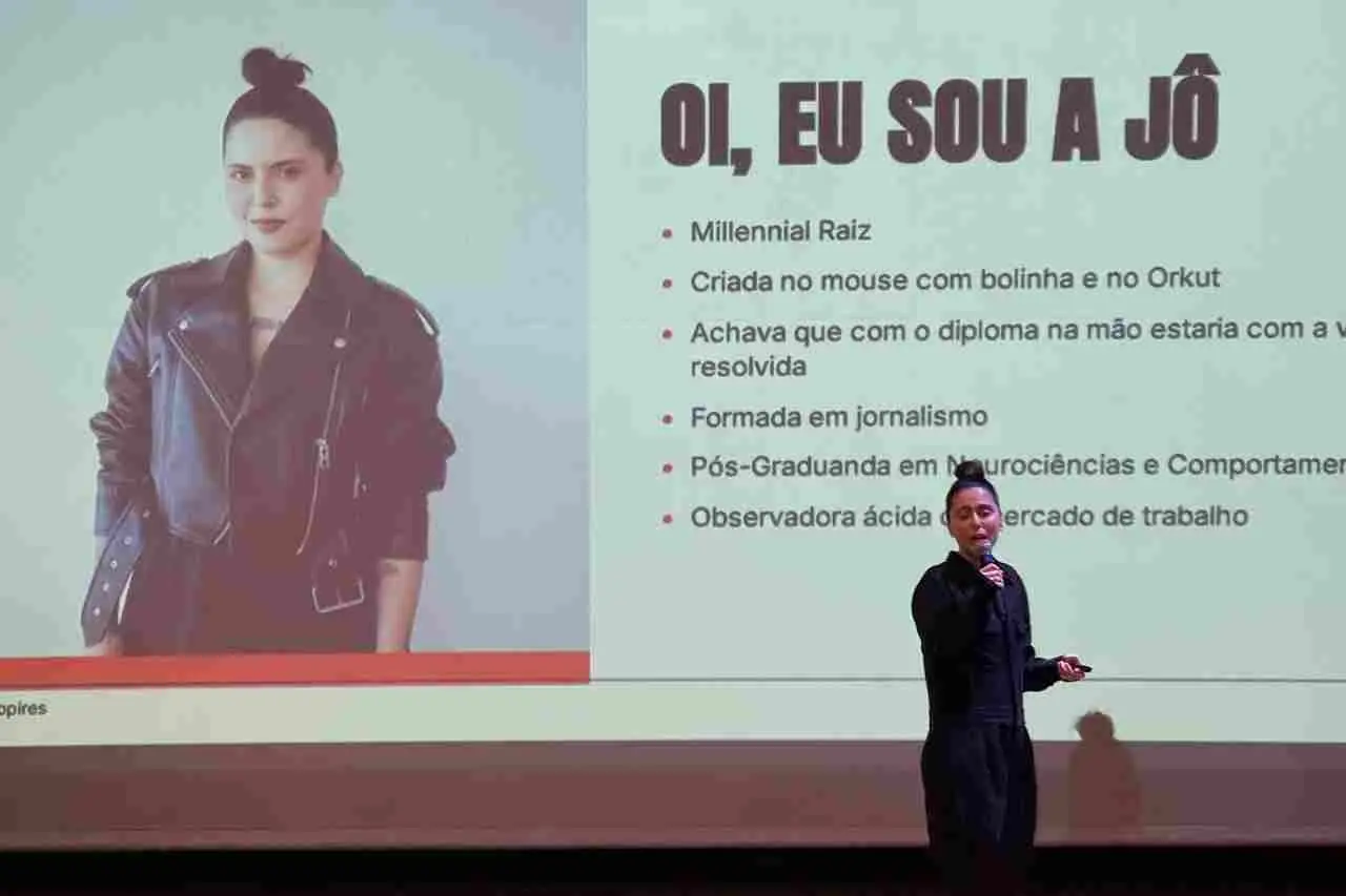 Jordana Pires apresenta palestra sobre gerações no encerramento da Jornada Lab Comércio