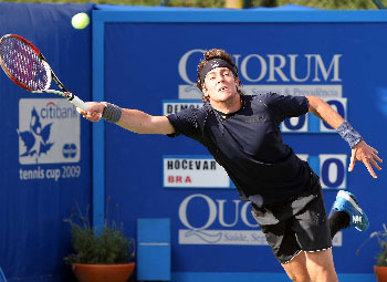 Brasileiros garantem vagas para as quartas de final da Tennis Cup