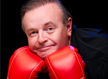 Marcelo Mansfield apresenta humor stand up na Praça