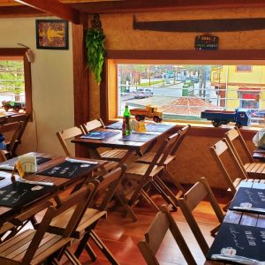 Você conhece o Mini Bar Jaguaribe e o Restaurante Roda de Carroça em Campos do Jordão?
